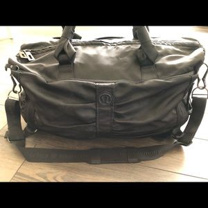 lululemon bon voyage large black duffel bag